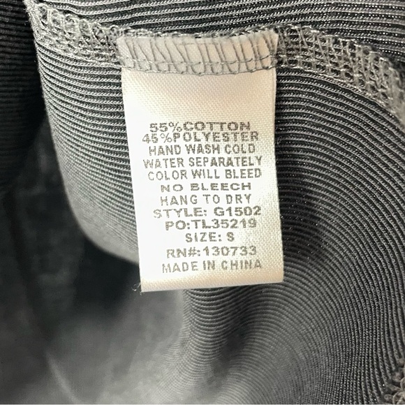 Umgee Short Sleeve V Neck Top - Picture 6 of 9